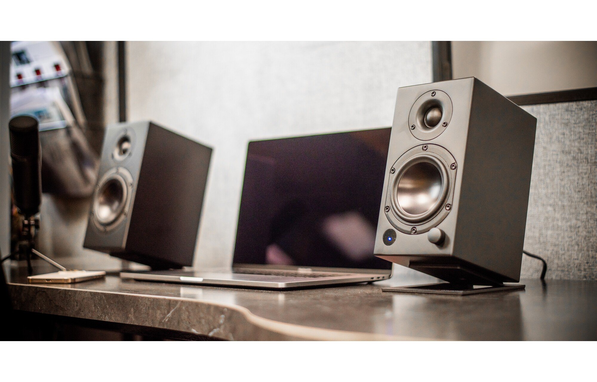 Dayton Audio DS4 asztali hangfalállványok | 15 fok | max. 4,5 kg