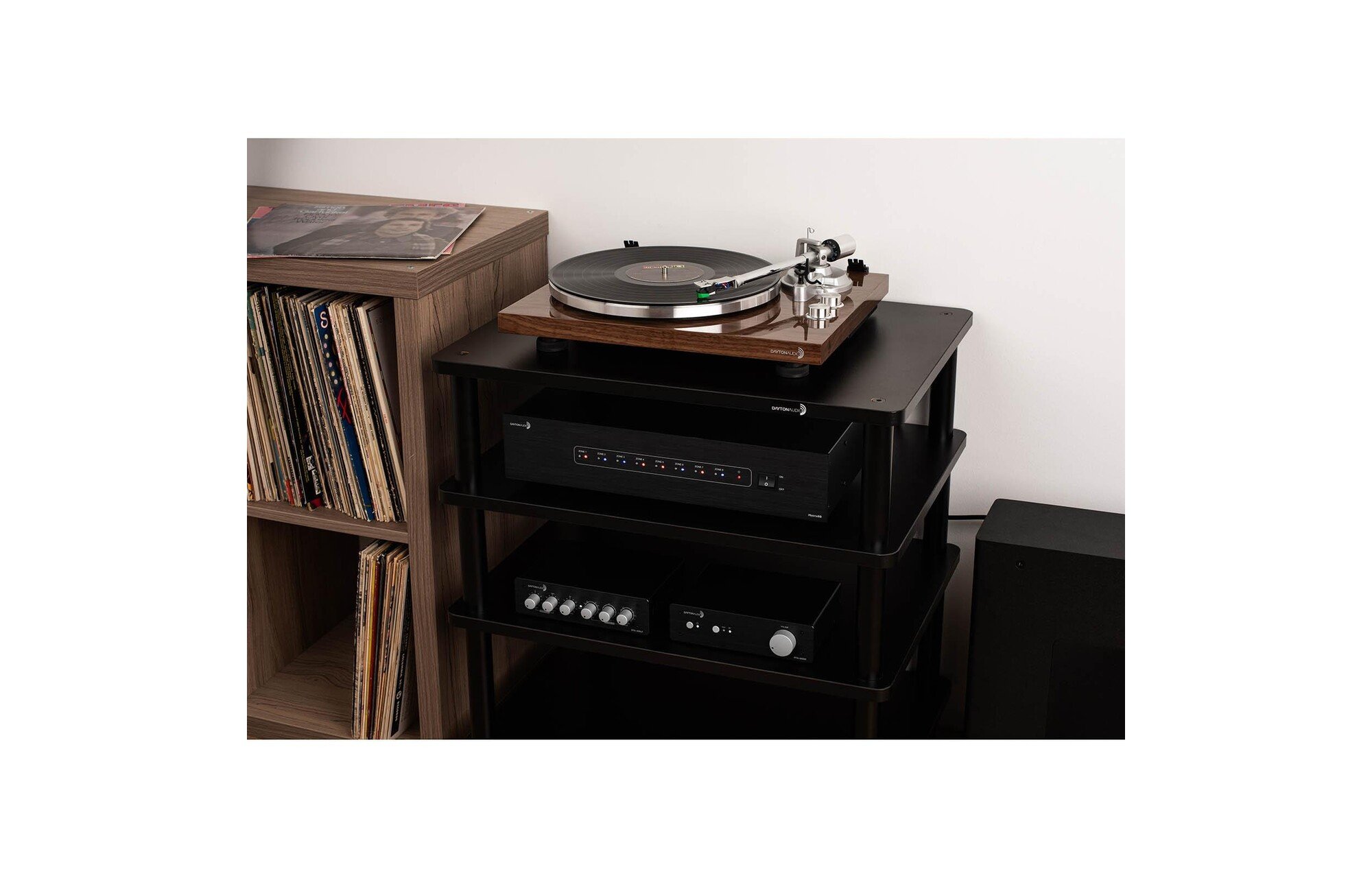 Dayton Audio Matrix88 8 forrású, 8 zónás, APP-vezérlésű, egész házra kiterjedő audio rendszer
