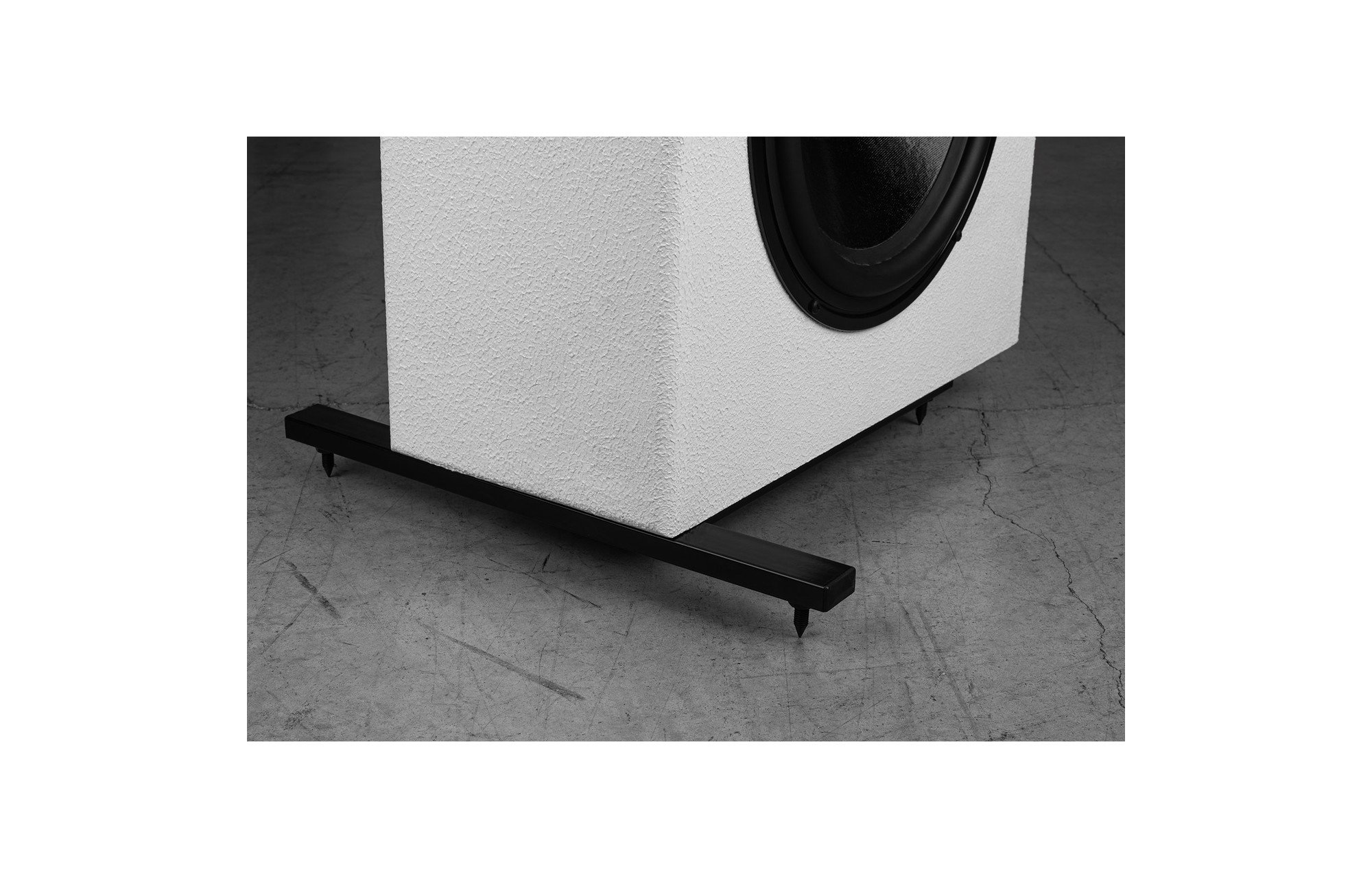 Dayton Audio OS-2HD Outrigger hangsugárzó tüske készlet nagy teherbírású fekete acél talppal 2 db.